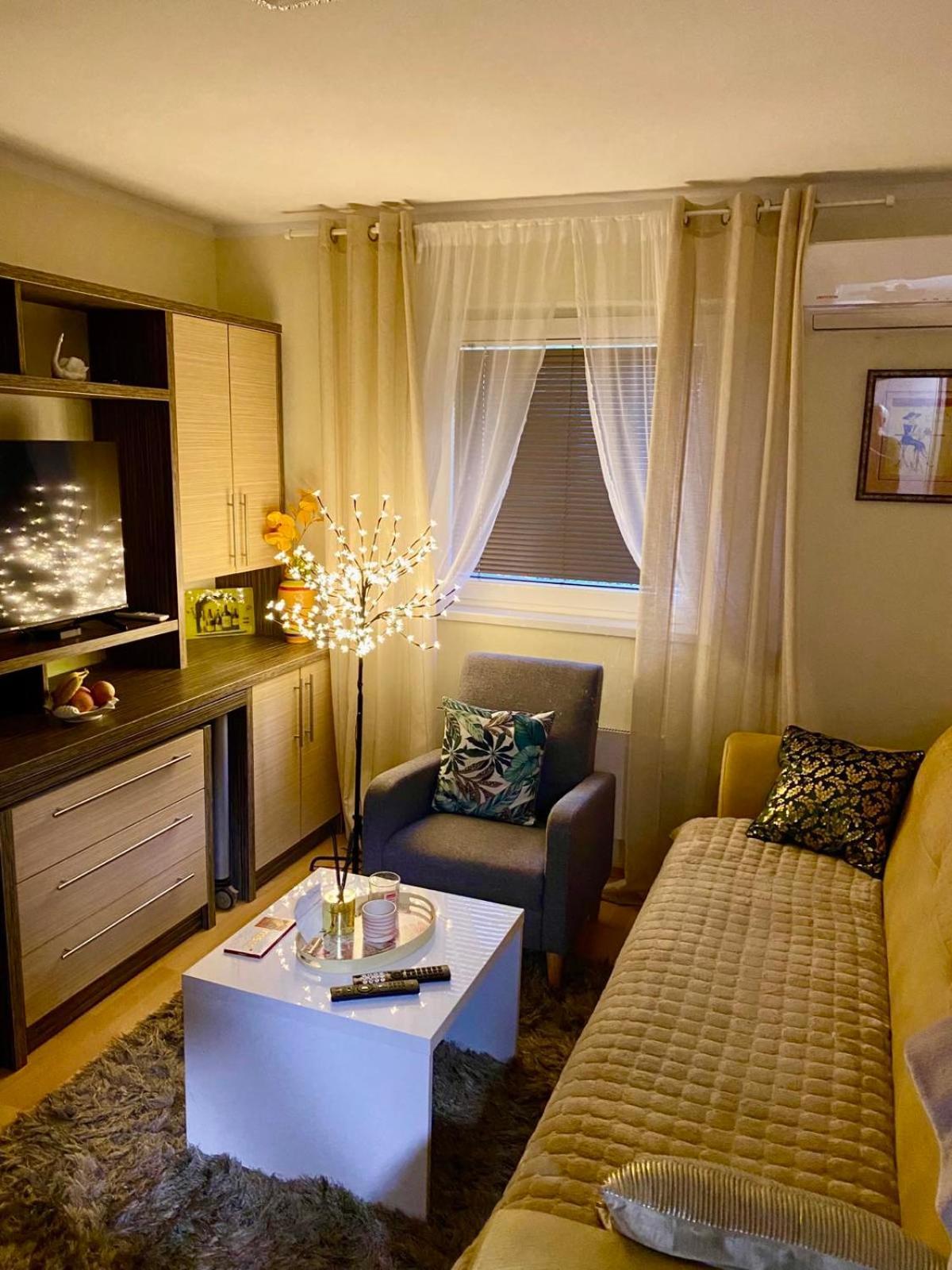 Santa Barbara Apartment เบลเกรด ภายนอก รูปภาพ
